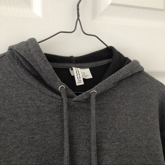 H&M Dividend Cropped Hoodie - Picture 2 of 2